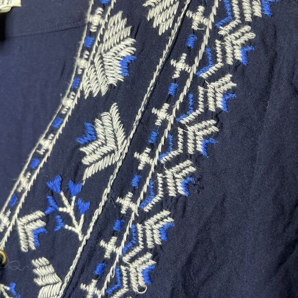 Forever 21 Embroidered Top - Picture 4 of 7